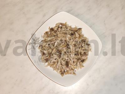 Sluoksniuotas salotas su karštai rūkyta skumbre Žingsnis 3