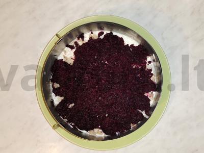 Sluoksniuotas salotas su karštai rūkyta skumbre Žingsnis 4