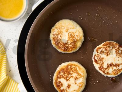 Sūrio blynai su grietinės padažu Žingsnis 2