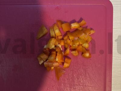 Kiaušinienė su daržovėmis ir dešrele pusryčiams Žingsnis 1