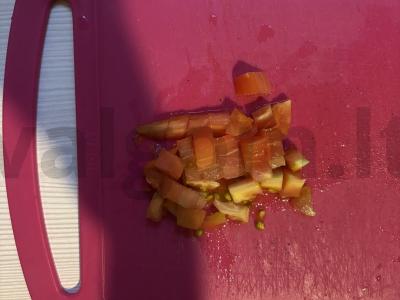 Kiaušinienė su daržovėmis ir dešrele pusryčiams Žingsnis 2