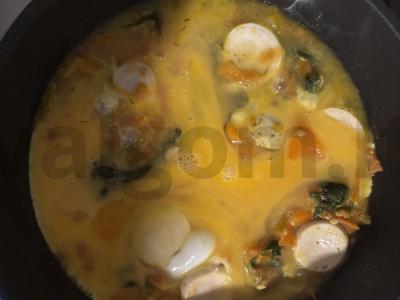 Kiaušinienė su daržovėmis ir dešrele pusryčiams Žingsnis 11