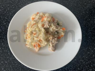 Ryžiai su dešrelėmis ir daržovėmis keptuvėje Žingsnis 7