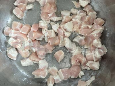 Sūrio sriuba su vištienos filė ir bulvėmis Žingsnis 1