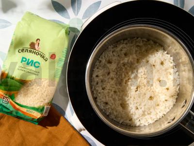 Salotas su ryžiais, alyvuogėmis ir jūros kokteiliu Žingsnis 2