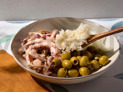 Salotas su ryžiais, alyvuogėmis ir jūros kokteiliu Žingsnis 5