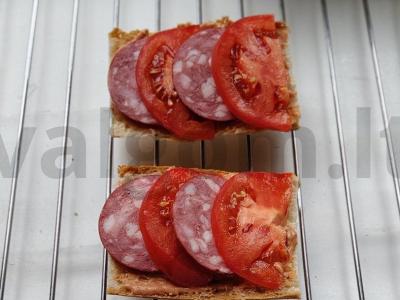 Karšti sumuštiniai su mocarela ir rūkytomis dešromis Žingsnis 6