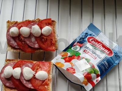 Karšti sumuštiniai su mocarela ir rūkytomis dešromis Žingsnis 7