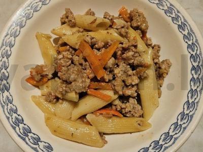 Makaronai su jautienos faršu pomidorų padaže pagrindine nuotrauka