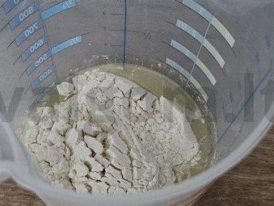 Ažūriniai blynai su braškių pieno kokteiliu Žingsnis 2