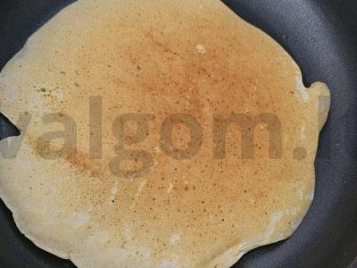 Ažūriniai blynai su braškių pieno kokteiliu Žingsnis 5