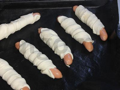 Dešrelės tešloje su mocarela ir pomidorų padažu Žingsnis 6