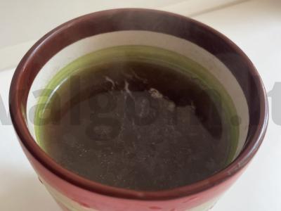 Arbata su melisa, šaltalankiu ir juodąja serbentu pagrindine nuotrauka