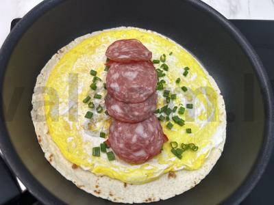 Greitas tortilijų pusryčių receptas per 10 minučių Žingsnis 9