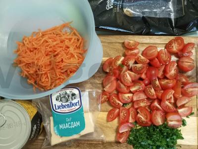 Salotos su kukurūzais ir korėjietiška morkų salotomis per 15 minučių Žingsnis 1