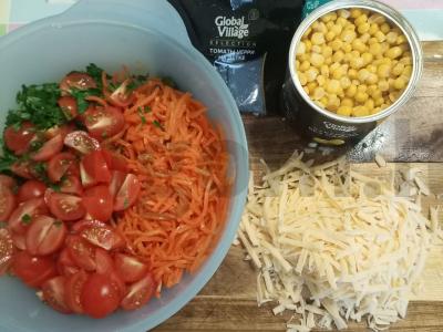 Salotos su kukurūzais ir korėjietiška morkų salotomis per 15 minučių Žingsnis 2