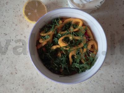 Salotos iš sunokusių vyšnių pomidorų su stracciatella sūriu Žingsnis 3