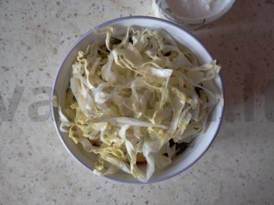 Salotos iš sunokusių vyšnių pomidorų su stracciatella sūriu Žingsnis 4