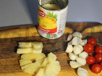 Kalakutienos šašlykas su ananasais ir vyšniniais pomidorais Žingsnis 2