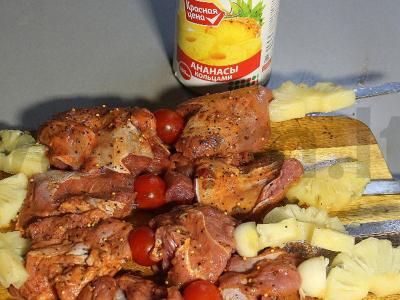 Kalakutienos šašlykas su ananasais ir vyšniniais pomidorais Žingsnis 3