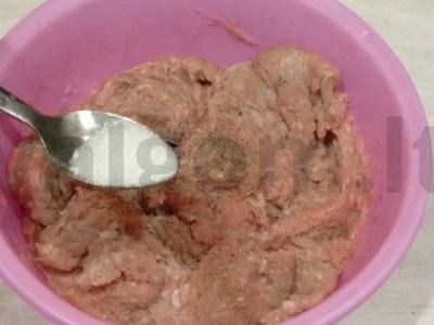 Makaronai-nestai su mėsos kotletais pomidorų padaže Žingsnis 4