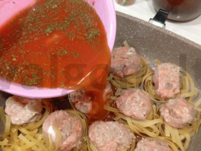 Makaronai-nestai su mėsos kotletais pomidorų padaže Žingsnis 11