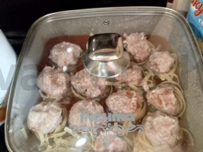 Makaronai-nestai su mėsos kotletais pomidorų padaže Žingsnis 12