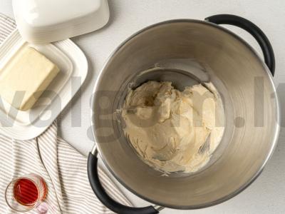 Tortas „Dievų maistas“ su kondensuotu pienu Žingsnis 4