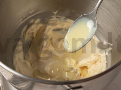 Tortas „Dievų maistas“ su kondensuotu pienu Žingsnis 5