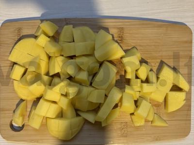 Vištiena su bulvėmis ir daržovėmis keptuvėje Žingsnis 11