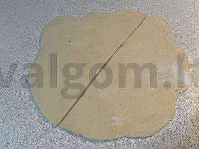 Skani grybų padažo ir mocarelos trikampiai Žingsnis 1