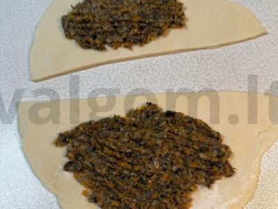 Skani grybų padažo ir mocarelos trikampiai Žingsnis 2