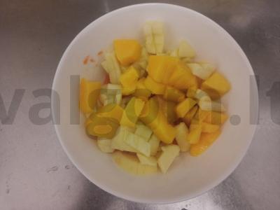 Vaisių desertas su morkomis, mangais ir obuoliu Žingsnis 4