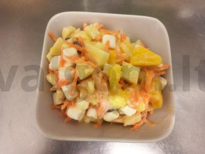 Vaisių desertas su morkomis, mangais ir obuoliu pagrindine nuotrauka