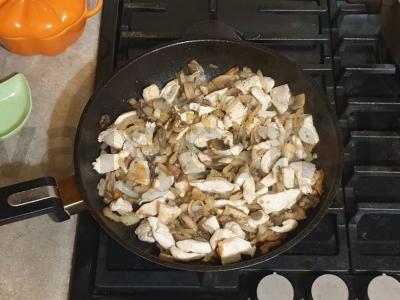 Vištienos filė grietinėlės padaže su grybais ir žolelėmis Žingsnis 5