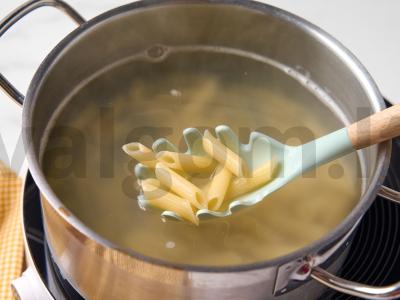 Penne su grietinėlės padažu ir anakardžiais Žingsnis 1