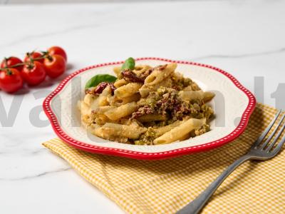 Penne su grietinėlės padažu ir anakardžiais pagrindine nuotrauka