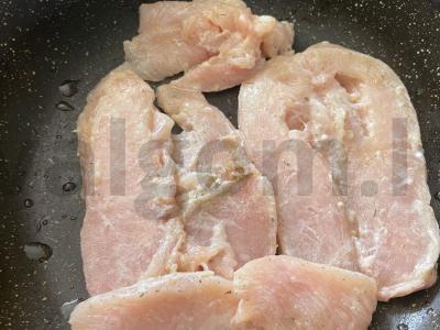 Vištienos krūtinėlė su grybais po sūriu Žingsnis 4