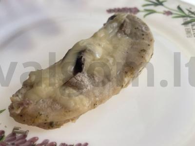 Vištienos krūtinėlė su grybais po sūriu pagrindine nuotrauka
