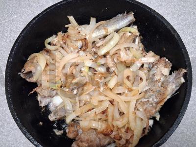 Pūgžlys, troškintas su svogūnais ir grietine Žingsnis 6