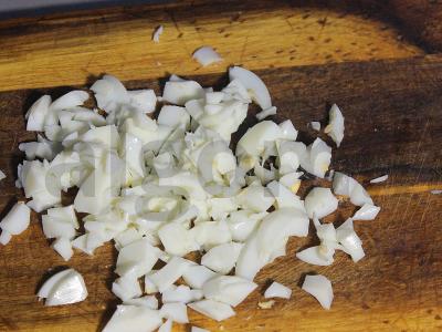 Okrška su jogurtu ir gazu su daržovėmis ir dešrelėmis Žingsnis 4