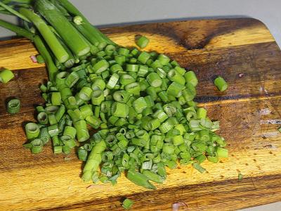 Okrška su jogurtu ir gazu su daržovėmis ir dešrelėmis Žingsnis 9