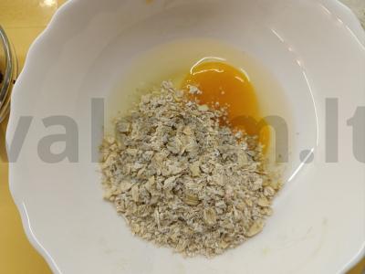 Avižų ir juodųjų serbentų apkepas Žingsnis 1