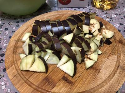 Baklažanai pomidorų sultyse Žingsnis 2