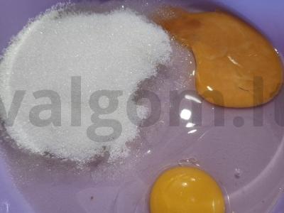 Kefyro pyragas su džemu Žingsnis 1