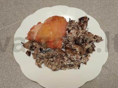 Kepti vištienos šlaunelės su troškintų voveraičių garnyru Žingsnis 8