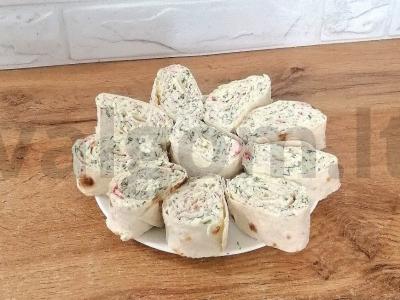 Užkandis iš lavašo su krabų lazdelėmis Žingsnis 7