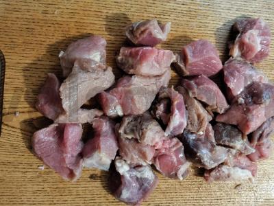 Švelni kiauliena su svogūnais, kepta orkaitėje Žingsnis 1