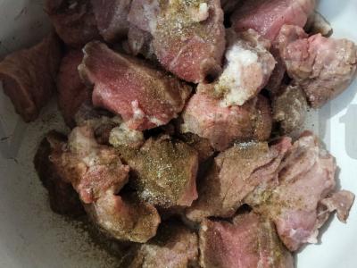 Švelni kiauliena su svogūnais, kepta orkaitėje Žingsnis 2