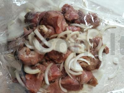 Švelni kiauliena su svogūnais, kepta orkaitėje Žingsnis 8